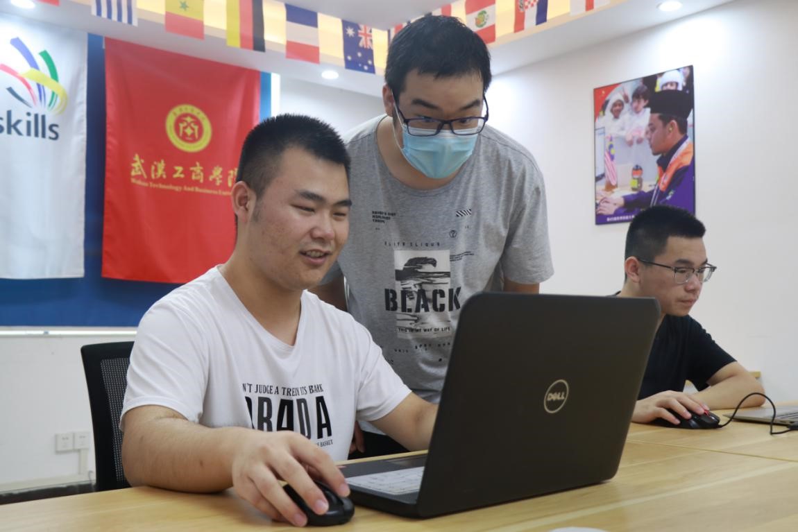 技能體驗周活動在武漢工商學院成功舉辦，師生共探軟件開發新趨勢